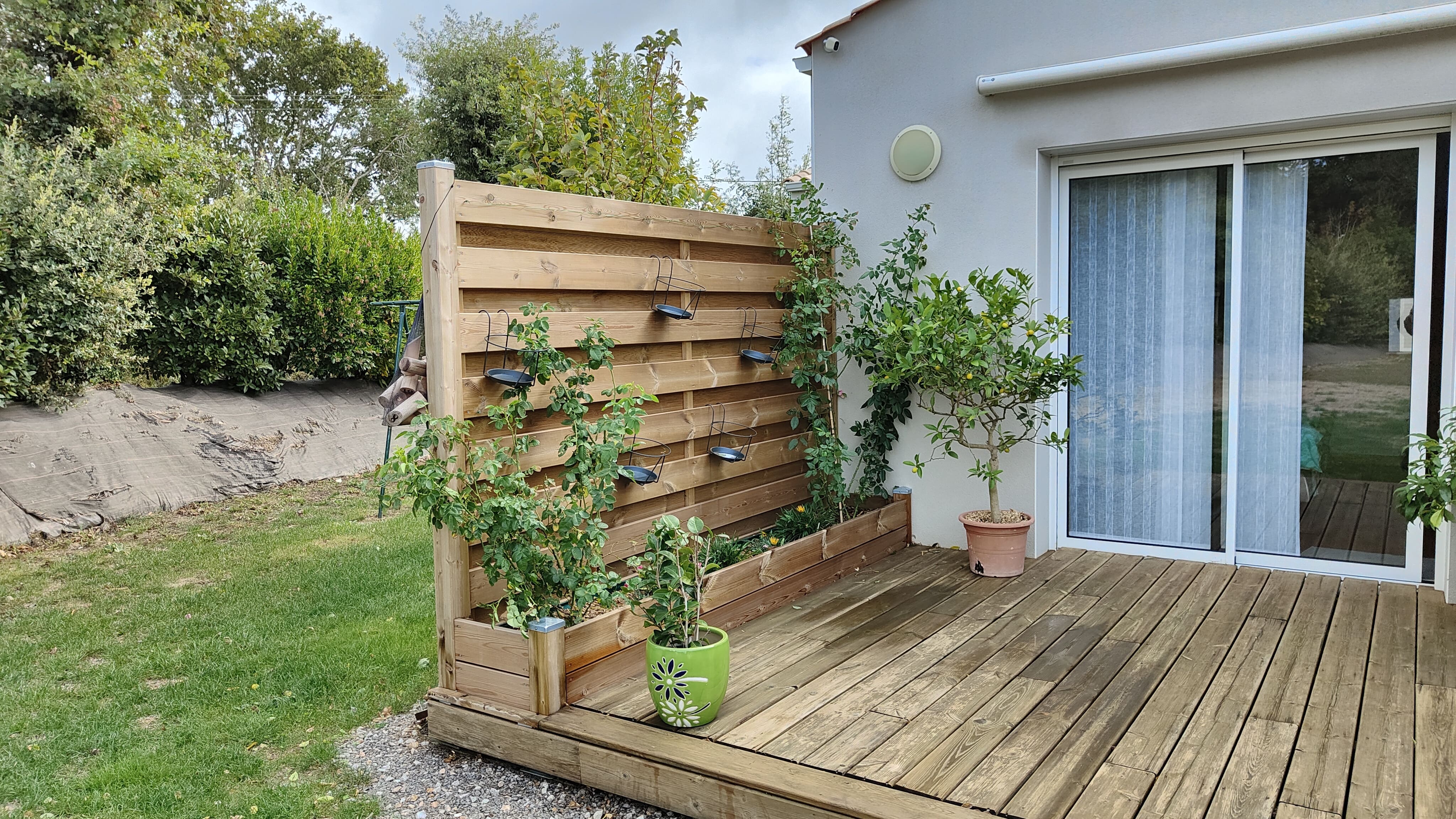 Palissade bois avec jardinière Autour du Bois Concept